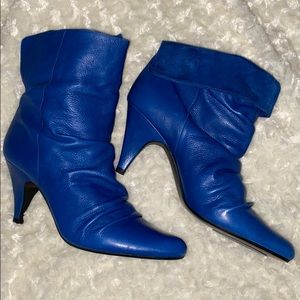 Blue aplegate blue leather booties by Steve Madden